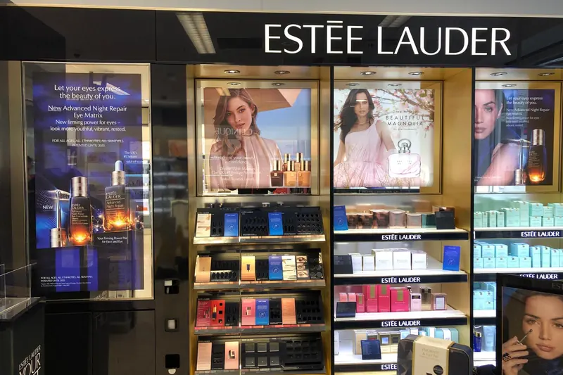 Completed Estée Lauder counter with campaign graphics